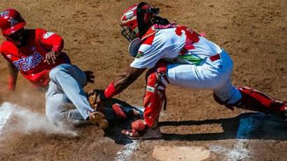 Artemisa y Las Tunas en la Serie Nacional de béisbol