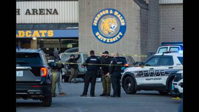 Tres muertos en tiroteo masivo en un partido de hockey de una escuela secundaria de Rhode Island