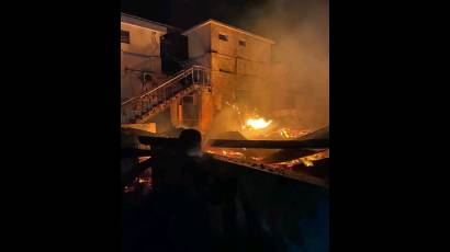 Controlan incendio de gran magnitud en Urbano Noris