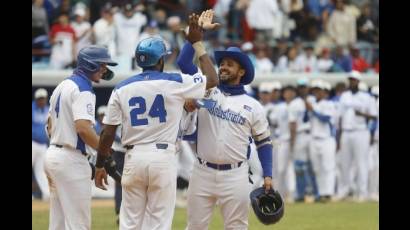Industriales consiguió su primer triunfo ante Matanzas en las semifi nales de la Serie Nacional de Béisbol.