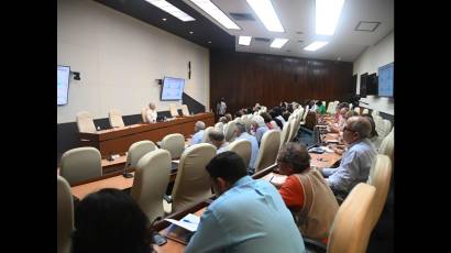 Reunión de Miguel Díaz-Canel con expertos de salud