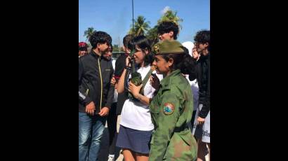 En el Bastión estudiantil los muchachos de la FEEM compartieron con jóvenes combatientes de las FAR.