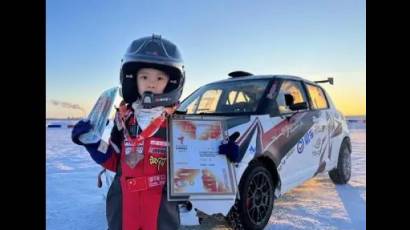 Shao Ziyan, un niño de 7 años, ocupa el puesto 27 en un evento global simulador de carreras