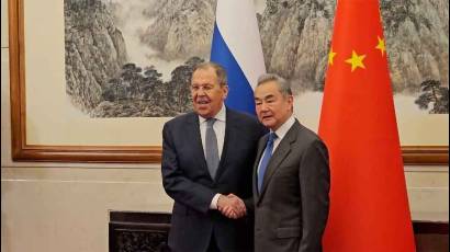 Cancilleres de Rusia y China