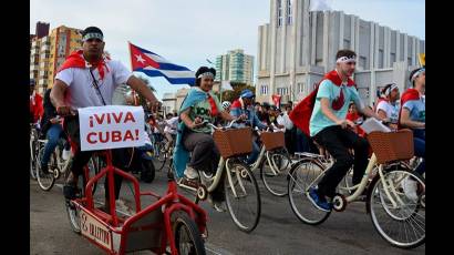 Parada Juvenil Antiimperialista en La Habana
