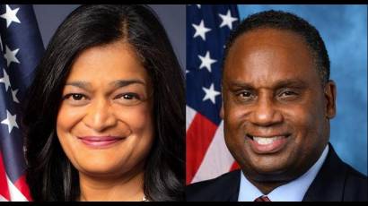 Pramila Jayapal y Jonathan L. Jackson