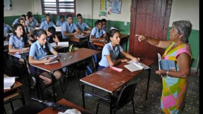 Las escuelas, además de ser espacios de enseñanza, cumplen un rol social clave, por lo que garantizar su funcionamiento seguro y continuo resulta esencial.