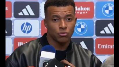 Kylian Mbappe habla en conferencia de prensa después del Real Madrid-Real Oviedo.