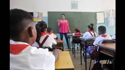 Las autoridades educacionales convocan a los claustros, familias y educandos a realizar un cierre del curso escolar con la alegría y la satisfacción habitual para esos espacios