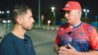 Miguel Díaz-Canel junto al periodista Néstor Prieto