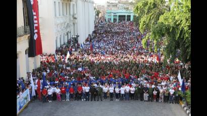 Miles de santaclareños en una Tribuna Abierta rechazaron el golpe político que intenta dar el Gobierno de los Estados Unidos con la acusación al General de Ejército Raúl Castro Ruz y denunciaron el impacto del bloqueo en el pueblo cubano.