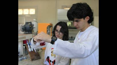 Ernesto y Leticia han enseñado al mundo cómo en Cuba los jóvenes también hacen ciencia.