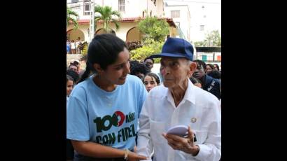 Este destacado combatiente forjó un estrecho vínculo con los jóvenes y en particular con la Federación Estudiantil Universitaria, acompañándolos siempre en sus actividades.