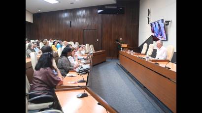Desde el Palacio de la Revolución, y en el habitual encuentro de Expertos y Científicos para temas de Salud, dirigido por el Jefe de Estado, resultó muy alentador escuchar disertaciones sobre un producto único de su tipo en el mundo, hecho en Cuba, que está dando señales de esperanza en el tratamiento del cáncer.