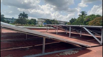 La instalación de paneles solares alivia la vida al interior del hogar de ancianos villaclareño.