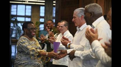 Este lunes se realizó el Acto Central por el Día de África, y que contó con la presencia del Primer Secretario del Comité Central del Partido Comunista de Cuba y Presidente de la República, Miguel Díaz-Canel Bermúdez.