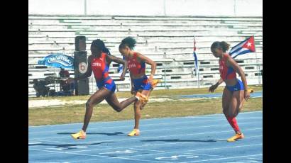El hectómetro femenino fue una de las pruebas más atractivas de la pista