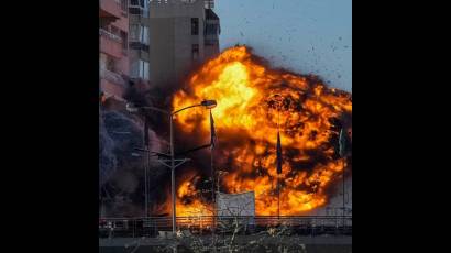 La agencia de defensa civil del Líbano informó que el ataque aéreo israelí contra los suburbios del sur de Beirut causó la muerte de al menos tres personas.