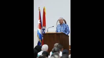 : El proyecto de transformaciones económicas y sociales en marcha se propone, en esencia, desatar las fuerzas productivas de la nación, apuntó el Presidente cubano.