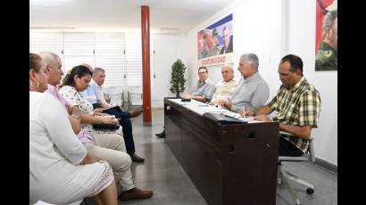 Encuentro entre altos dirigentes del país y quienes, en el municipio capitalino de Playa, representan a organizaciones y entidades que allí han confluido para encontrar soluciones y hacer que la vida sea mejor.