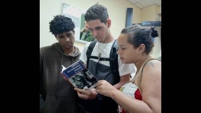 Estudiantes avileños participaron en la presentación del libro Garantes de la democracia socialista.
