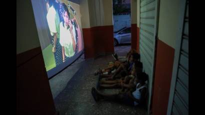 El cine móvil es hoy una alternativa para el disfrute de nuestros niños, adolescentes  y jóvenes, para la familia toda.