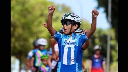 Los Festivales Deportivos Escolares son una fórmula integradora que aporta salida competitiva a la preparación desarrollada durante el curso escolar.