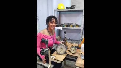 Jessica de Armas Rodríguez, a sus 28 años de edad, se prueba como una creadora ante lo que parecía no tener otro destino que permanecer en el clóset de los aparatos viejos.