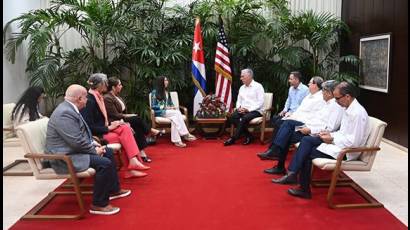 Durante el encuentro, los congresistas compartieron sus impresiones sobre la experiencia en Cuba tras recorrer varios sitios de la capital.