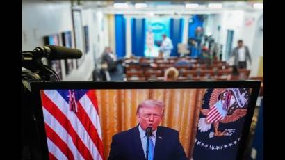 Trump va contra televisoras por no transmitir su discurso sobre elecciones