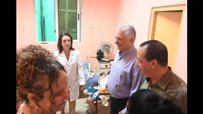 Presidente cubano visita Hospital Ginecobstétrico Universitario Ramón González Coro