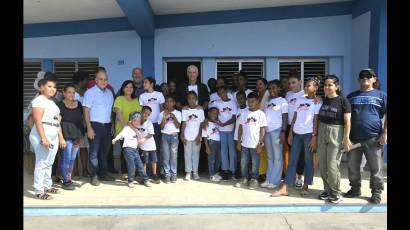 Presidente cubano visita hogar de niños sin responsabilidad parental en Pinar del Río.