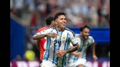 Enzo Fernández marcó el gol que le dio la clasificación a Argentina a los cuartos de final de la Copa Mundial de Fútbol 2026.