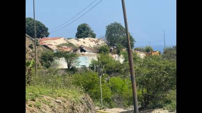 El hotel El Santuario, en Macuto, estado La Guaira, fue uno de los tantos edificios que colapsó tras los dos fuertes terremotos que sacudieron Venezuela y afectaron con mayor intensidad esta zona del país.