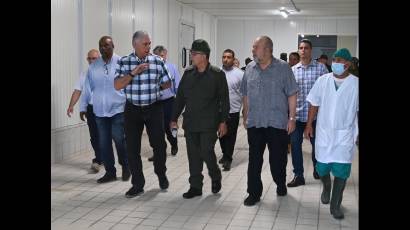 Constata Díaz-Canel novedosas soluciones energéticas y constructivas