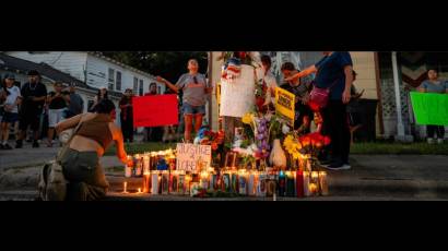 Rinden homenaje a Lorenzo Salgado con memorial donde fue asesinado por el ICE en Houston. Getty Images