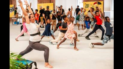 Las técnicas de yoga aportan recursos de autocuidado y amor desde temprana edad.