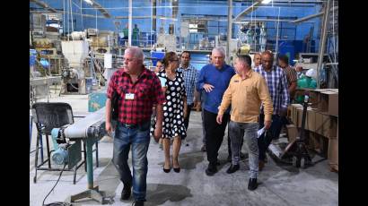 Recorre Díaz-Canel centros relevantes para la recreación y la economía