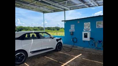 Funciona en Villa Clara la primera estación de carga rápida y ultrarrápida de vehículos eléctricos