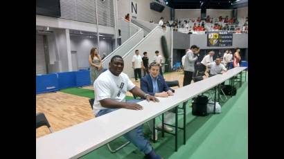 Mijaín López asiste como espectador al Campeonato Nacional Universitario de Lucha de Japón