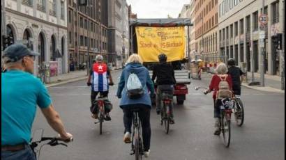 Bicicletada por el fin del bloqueo a Cuba.