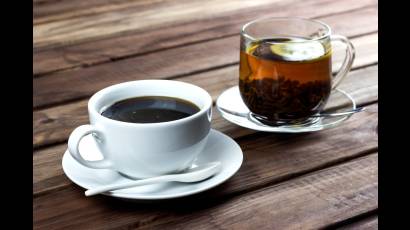 ¿Peligro oculto en una taza de té o café muy caliente?