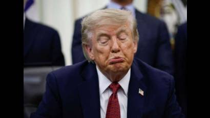 El índice de aprobación de Donald Trump cayó al 33%