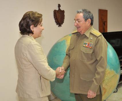 Raúl Castro Ruz y Patricia Espinosa Cantellano