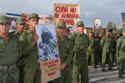 Universitarios granmenses y combatientes de la DAAFAR