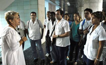 Estudiantes de Medicina en el Hospital William Soler