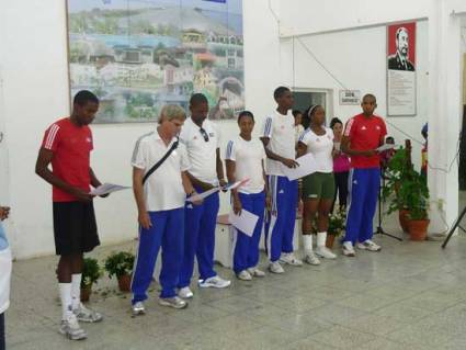 Atletas cubanos de esgrima