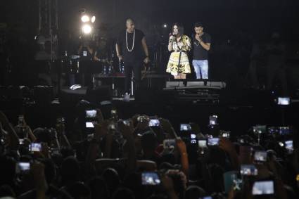 Gente de Zona y Laura Pausini en Cuba