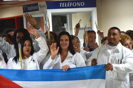 Nuevo grupo de Médicos cubanos llega a la Patria