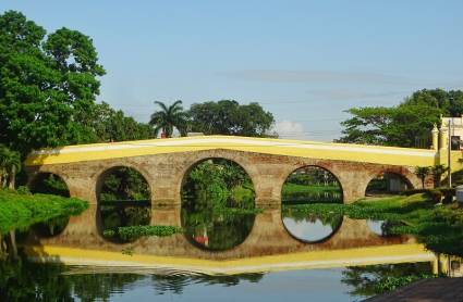 El puente sobre el río Yayabo es uno de los símbolos de la historia de 510 años de la villa.
